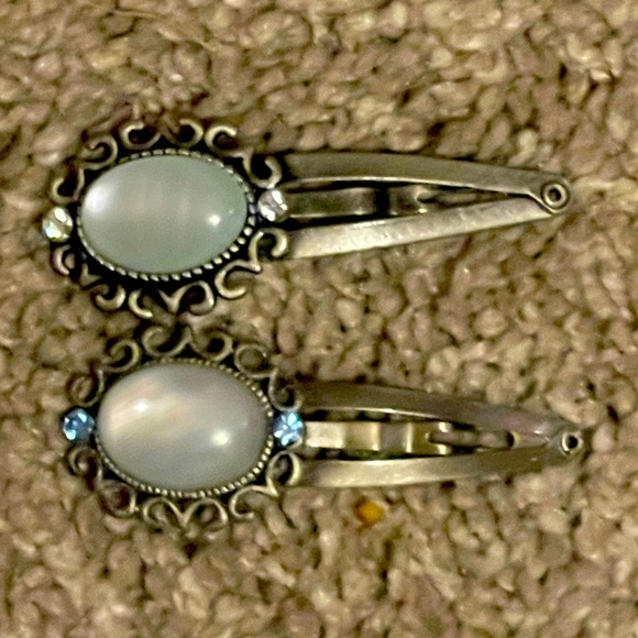 Hair clip - Picture 1 of 2